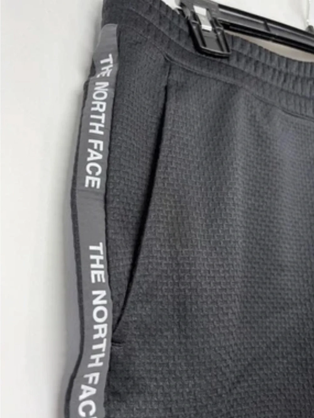NWOT The North Face Men's Black Shorts Large Logo Athletic Elastic Waist Shorts